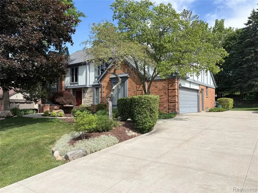 2534 Topsham, Rochester Hills, MI 48306 - #2