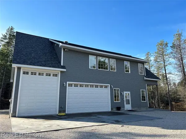 251 S Lake Michigan, Gulliver, MI 49840