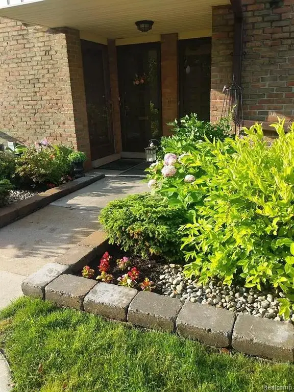 18344 University Park, Livonia, MI 48152 - #1