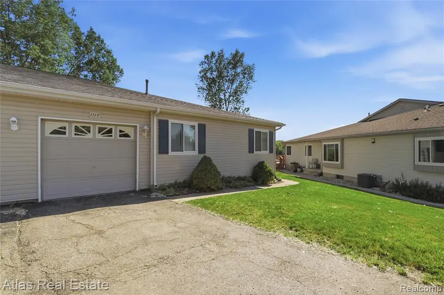1117 Lake Shore, Grand Blanc, MI 48439 - #2