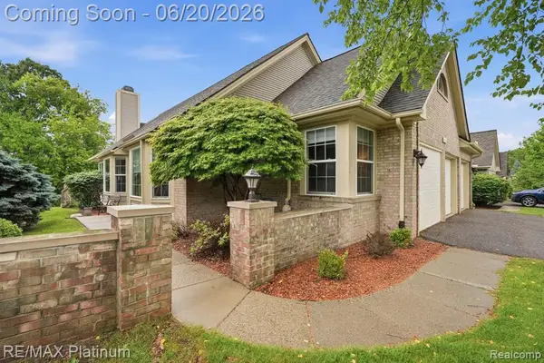 814 Whisperwood, Fenton, MI 48430