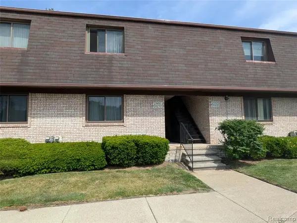 25470 Quarter Deck, Harrison Twp, MI 48045