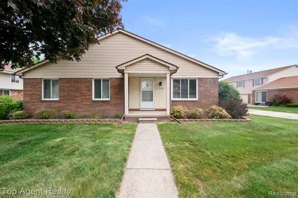 31849 Breezeway, New Baltimore, MI 48047