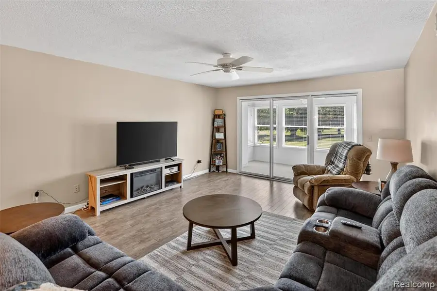 925 Kennely #G-106, Saginaw, MI 48609 - #3