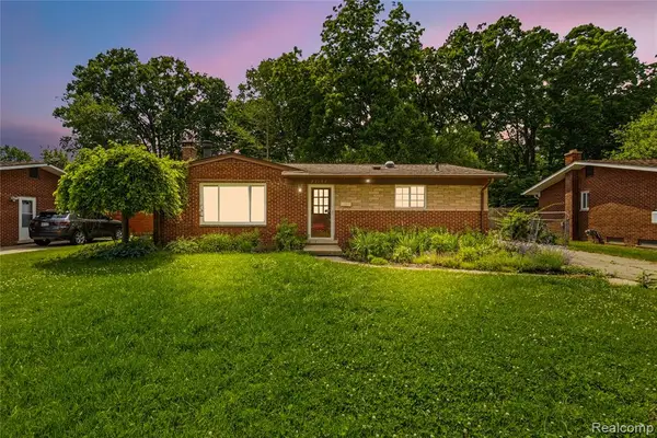 22159 W Brandon, Farmington, MI 48336