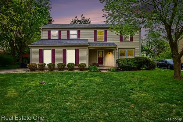 1749 Freemont, Troy, MI 48098