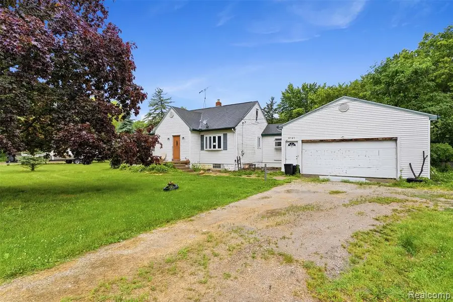 5121 Lippincott, Burton, MI 48519 - #2