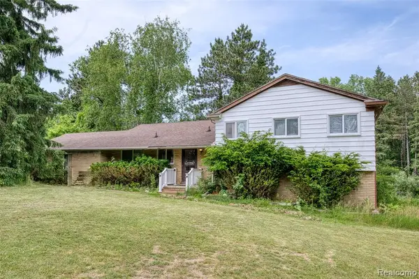 3020 Glengary, Commerce Twp, MI 48382
