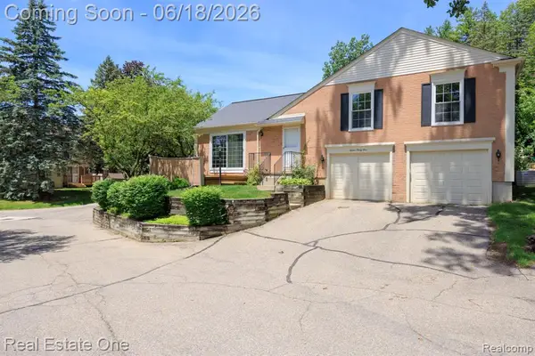 1534 Hidden Valley, Rochester Hills, MI 48306