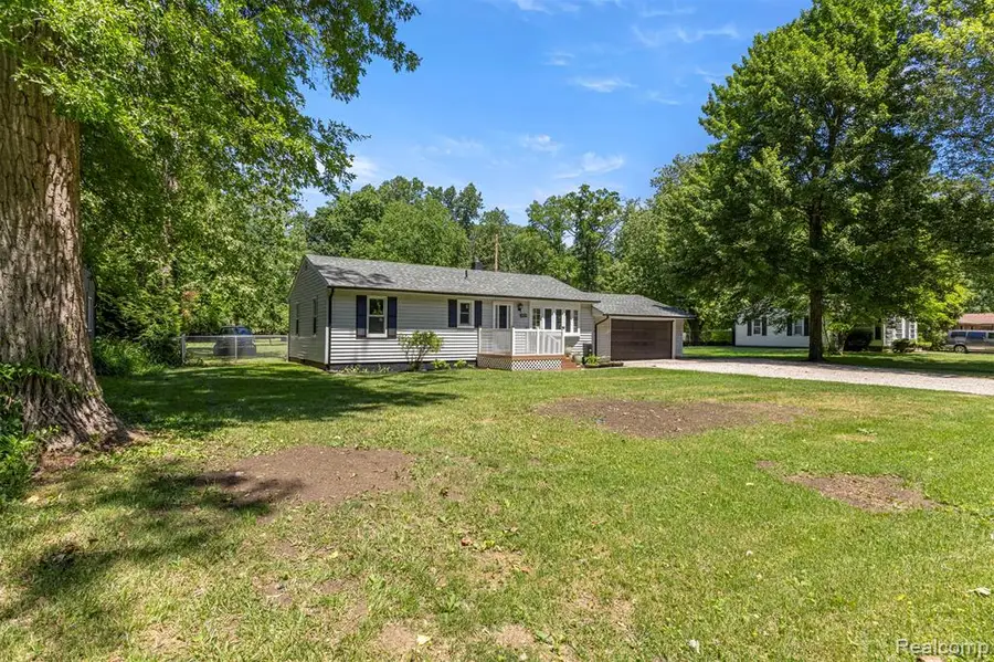 38530 Superior, Romulus, MI 48174 - #3