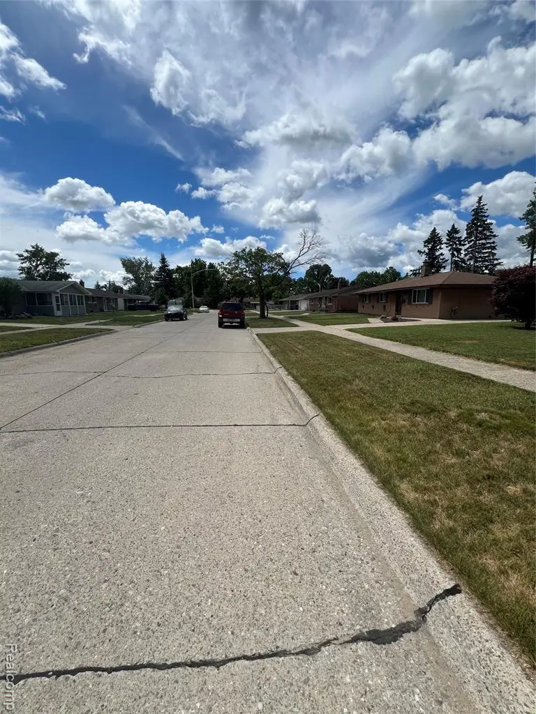 35544 Thames, Westland, MI 48186 - #2