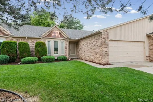 41213 Whispering Oaks #19, Clinton Township, MI 48038