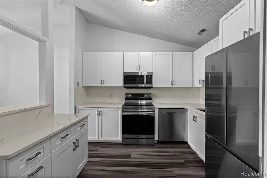 6680 Ridgefield #201, West Bloomfield, MI 48322 - #2
