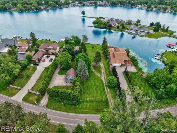 14189 Swanee Beach, Fenton, MI 48430