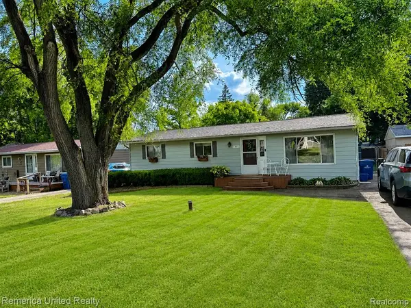 4861 Allingham, White Lake, MI 48383