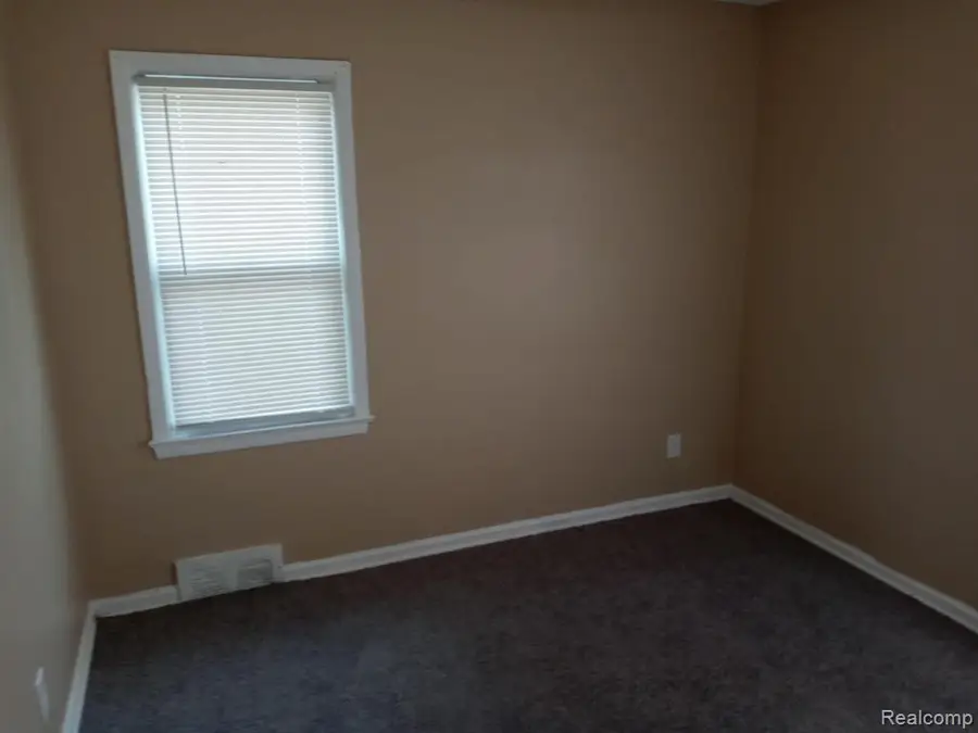 8111 Warwick, Detroit, MI 48228 - #3