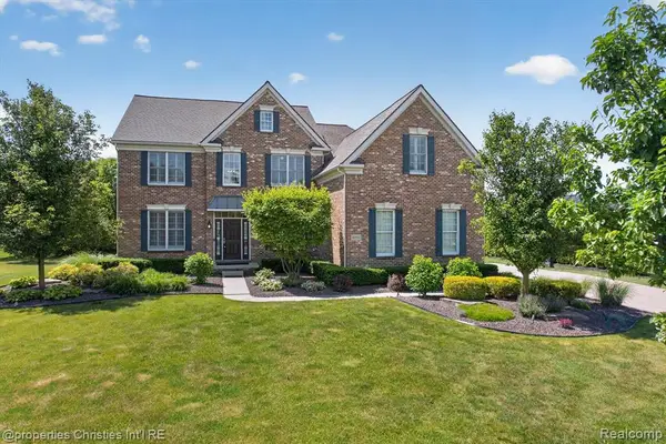 46592 Pinehurst, Northville, MI 48168
