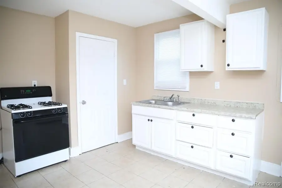 18254 Stout, Detroit, MI 48219 - #2
