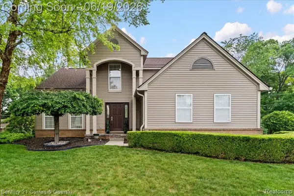 4630 Commerce Woods, Commerce Twp, MI 48382