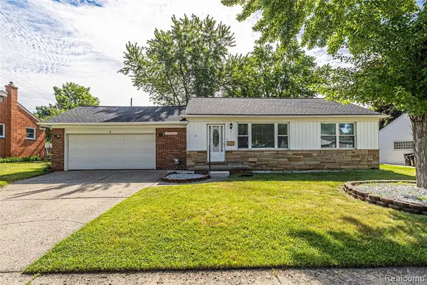 19044 Norwich, Livonia, MI 48152