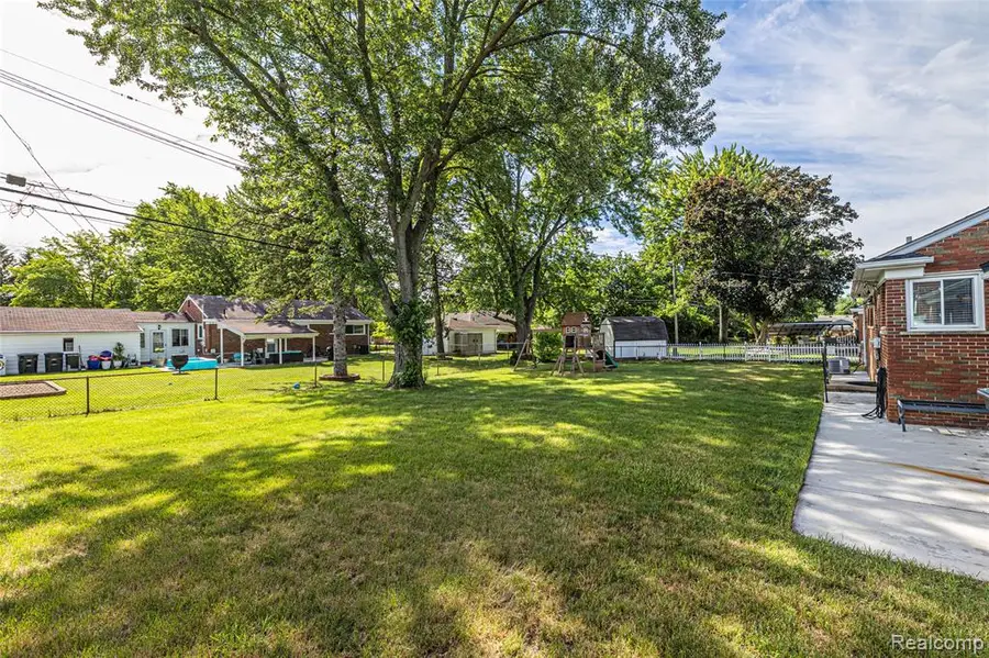 19044 Norwich, Livonia, MI 48152 - #2