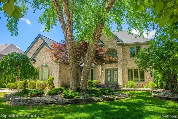 6925 Elm Park, Troy, MI 48098