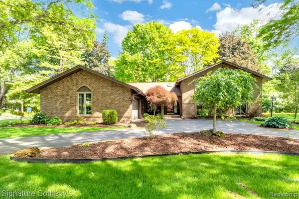 2538 Red Fox Trail, Troy, MI 48098