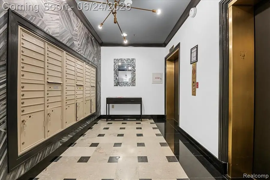 525 W Lafayette #13E, Detroit, MI 48226 - #2