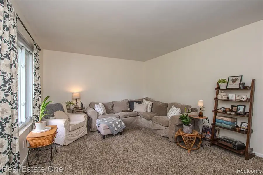 207 Murphy, Linden, MI 48451 - #2
