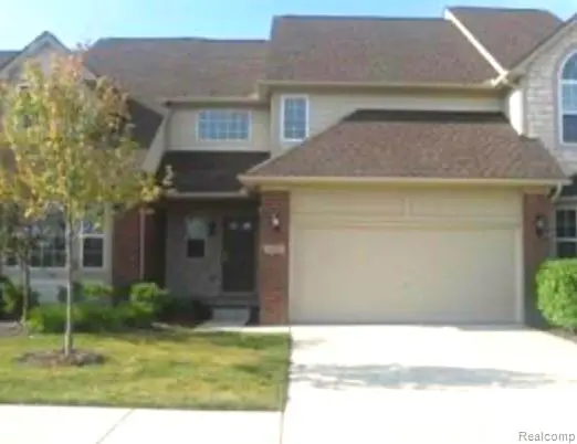 1012 Paddock, South Lyon, MI 48178