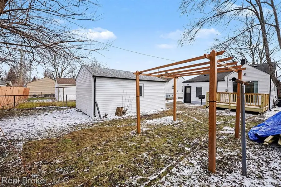 973 E Guthrie, Madison Heights, MI 48071 - #3