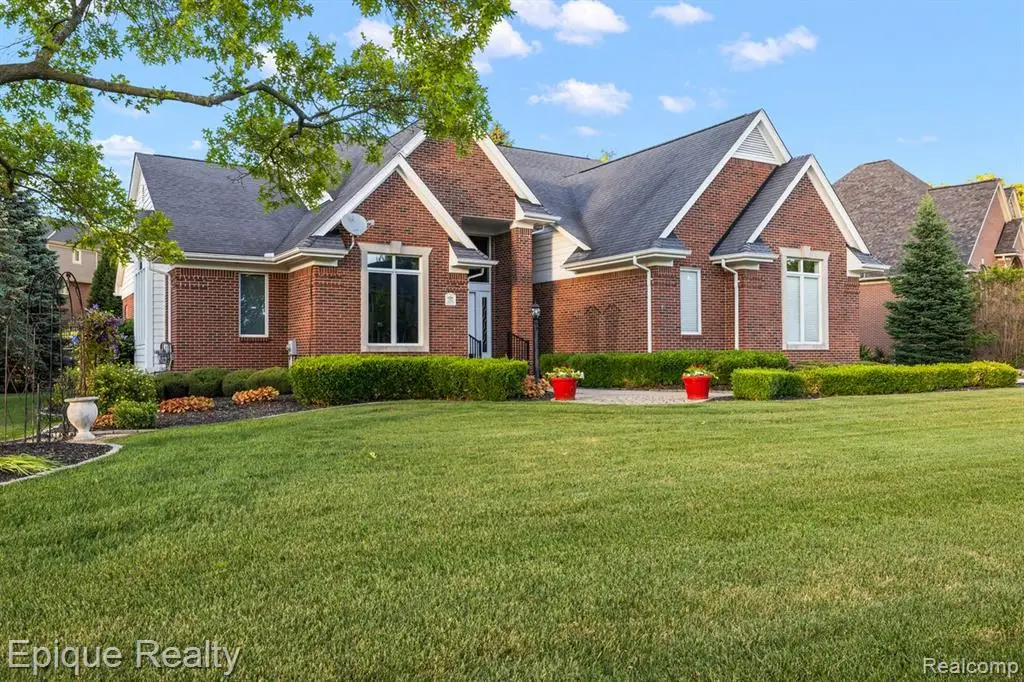 5675 Golf Pointe, Clarkston, MI 48348 - #1