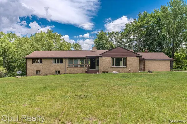 6455 Norham, Bloomfield Hills, MI 48301