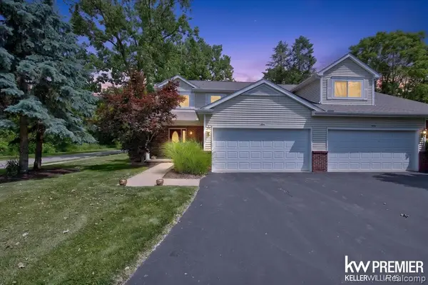 551 Indian Oaks, Howell, MI 48843