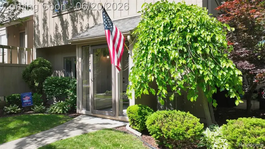 2327 Bay Woods, Bay City, MI 48706 - #3