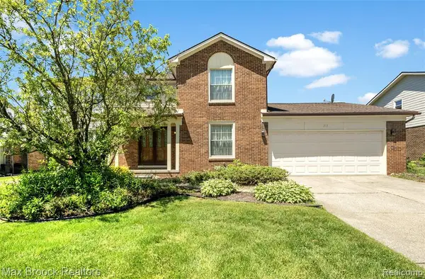 217 Stonetree, Rochester Hills, MI 48309