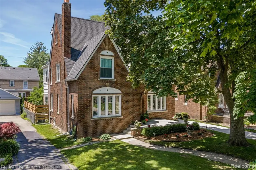 1377 Harvard Road, Grosse Pointe Park, MI 48230 - #3