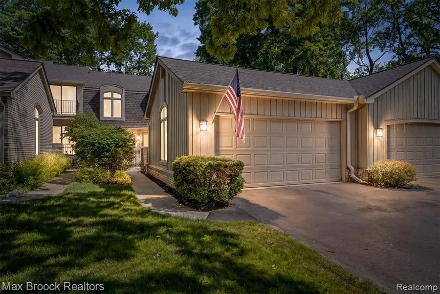 1135 Ivyglen, Bloomfield Hills, MI 48304 - #2
