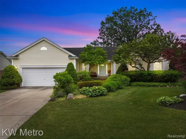 34721 Pembroke, Livonia, MI 48152