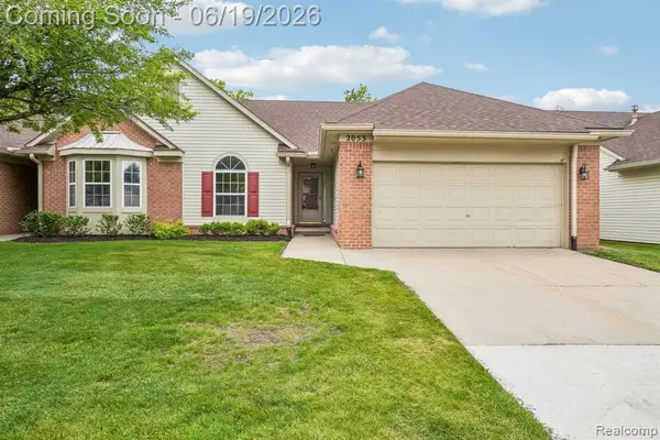 2053 Maplehurst, Commerce Twp, MI 48390