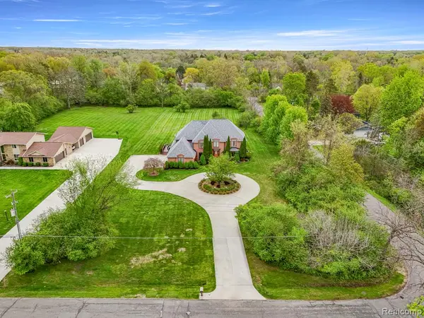 30060 Bristol, Bingham Farms, MI 48025