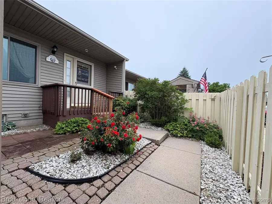 62401 Raleigh #4, South Lyon, MI 48178 - #2
