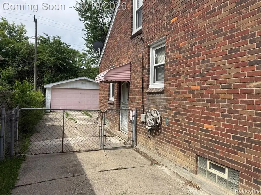 20056 Roscommon, Harper Woods, MI 48225 - #2