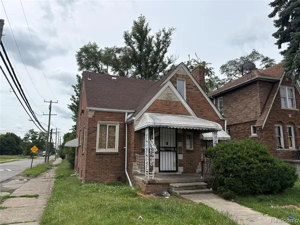11316 College, Detroit, MI 48205