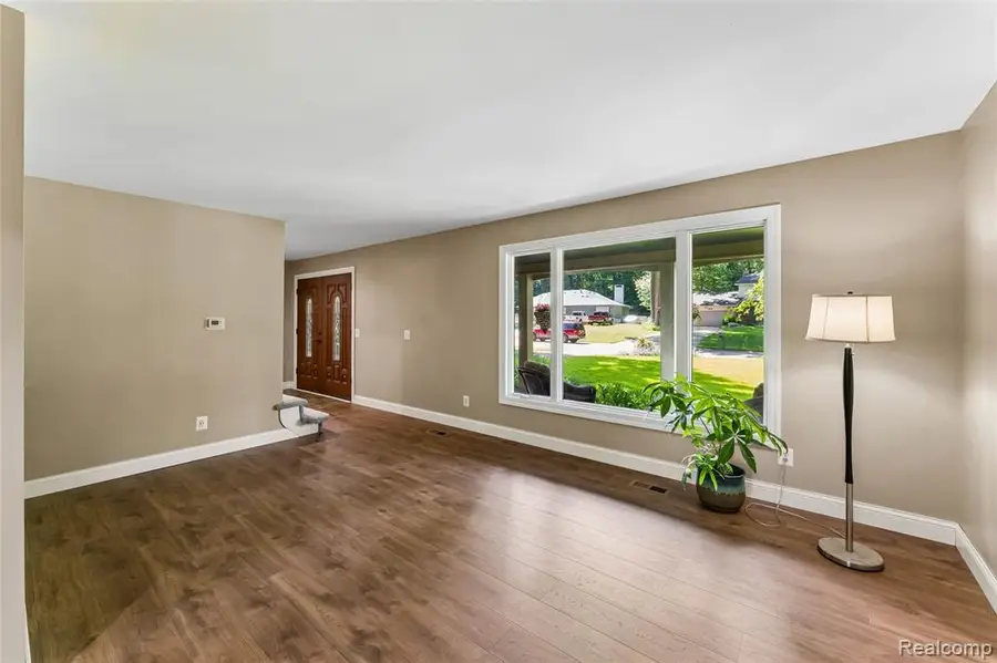 5327 Olde Saybrooke, Grand Blanc, MI 48439 - #3
