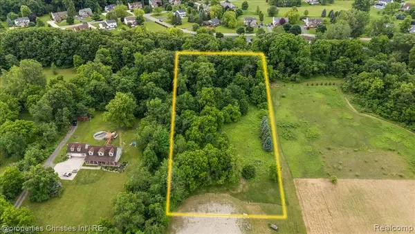 22150 Donnas Drive, South Lyon, MI 48178