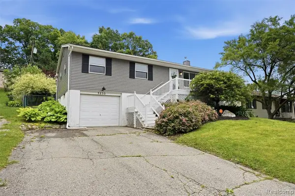 5233 Van Winkle, Brighton, MI 48116