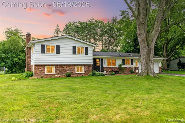 7093 Stonebrook, West Bloomfield, MI 48322