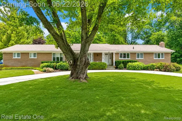 28383 W Greenmeadow, Farmington, MI 48334