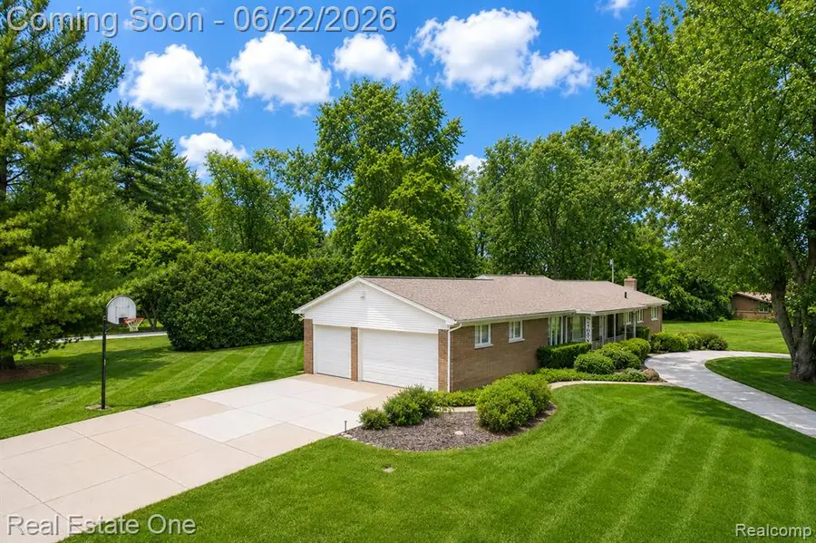 28383 W Greenmeadow, Farmington, MI 48334 - #3